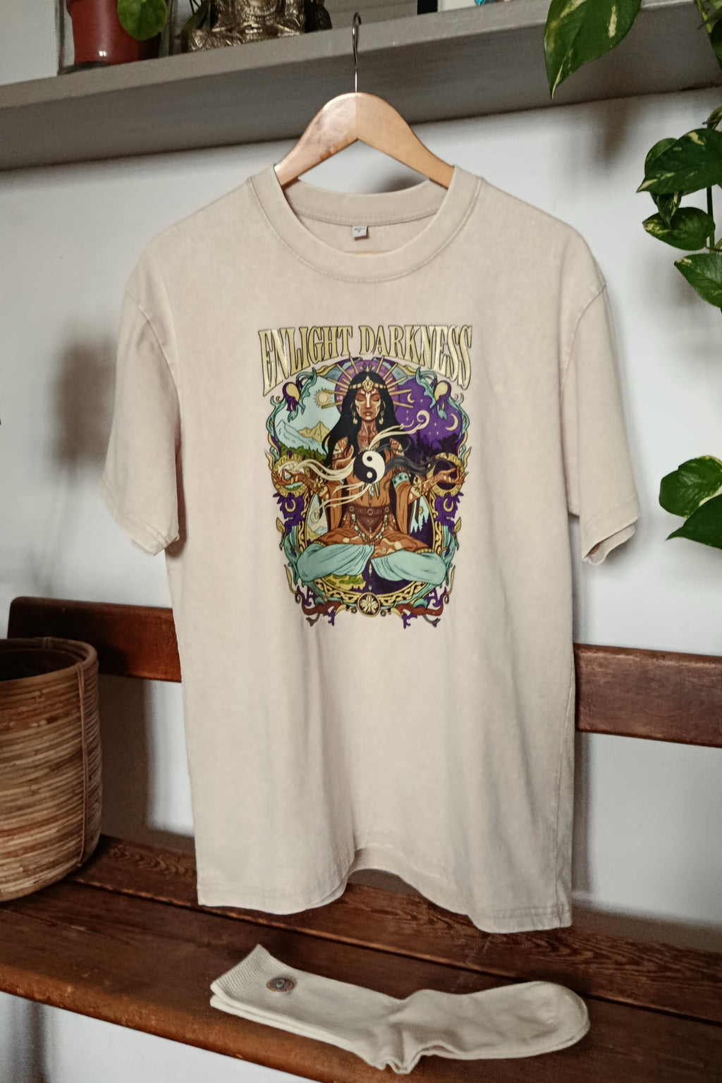 T-SHIRT ENLIGHT DARKNESS BEIGE